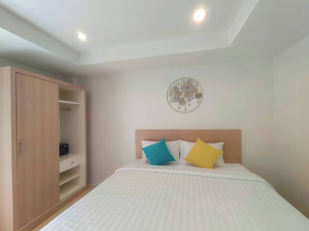 Deluxe Room, Balcony, City View - Photo 6
