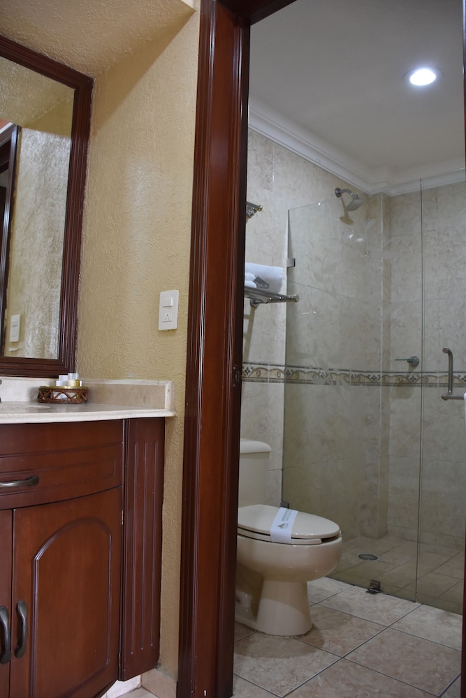 Suite, Non Smoking - Photo 9