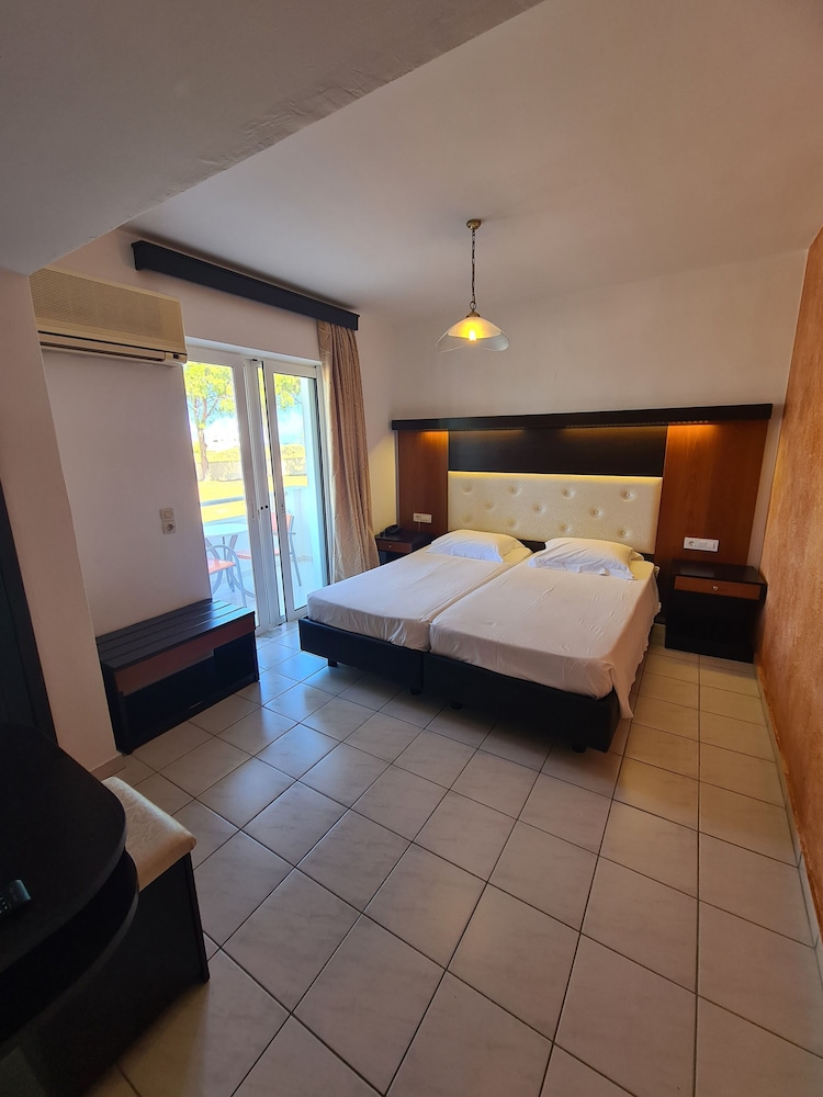 FAMILY ROOM 1 BEDROOM