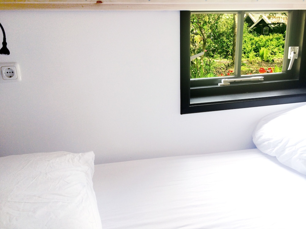 Bed in Shared Dormitory, Women only, Shared Bathroom (4 beds) photo 3
