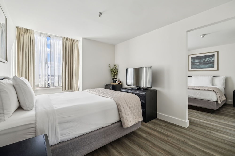 Deluxe Two Queen Suite