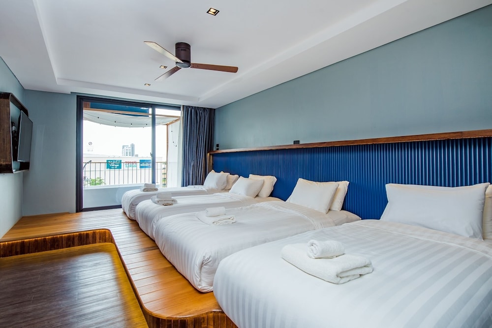 Deluxe Room - Photo 1