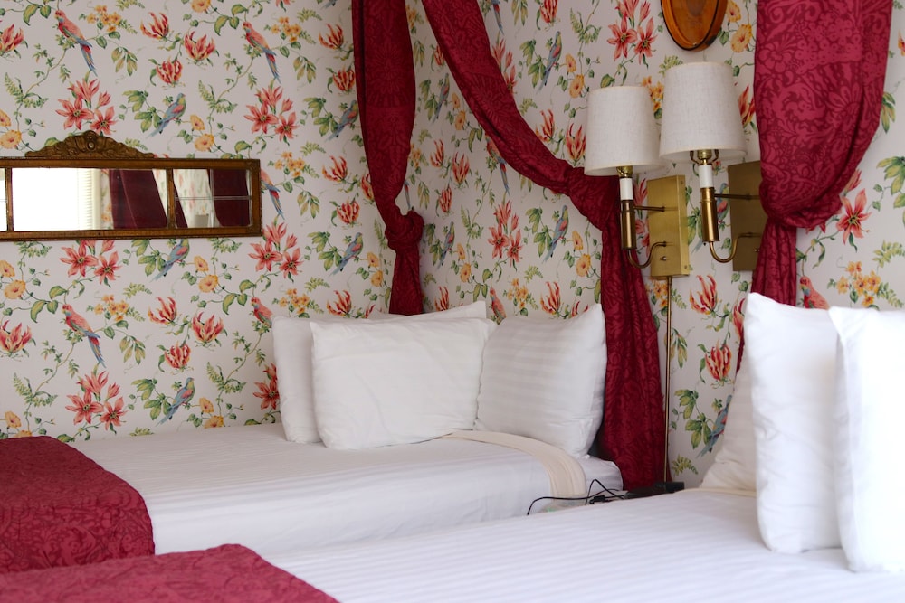 Premium Double Room, Ensuite (COLONIAL TWO QUEEN) photo 1