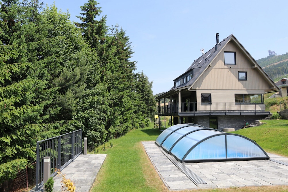 Villa photo 1