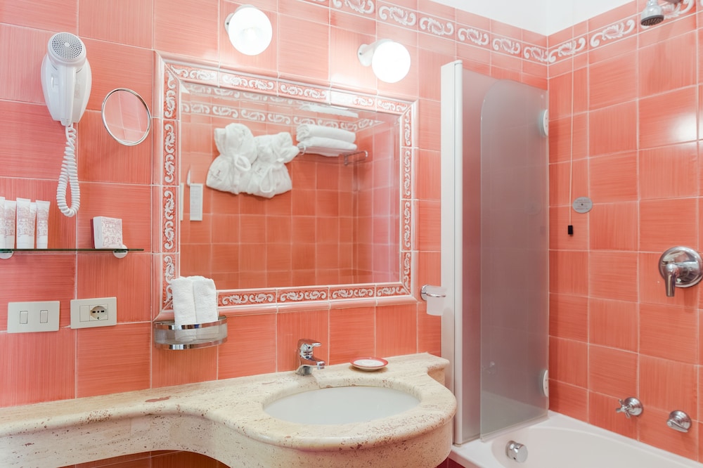 Superior Double or Twin Room, Terrace, Sea View - Photo 6