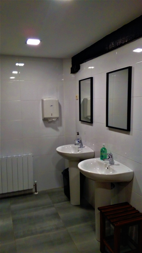Shared Dormitory, Mixed Dorm, Shared Bathroom, Mountain View (1 bed in a 6-Bed Dorm Room. Artanda) photo 2