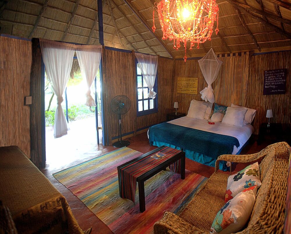 Basic Double Room Single Use, 1 Bedroom, Beach View photo 2