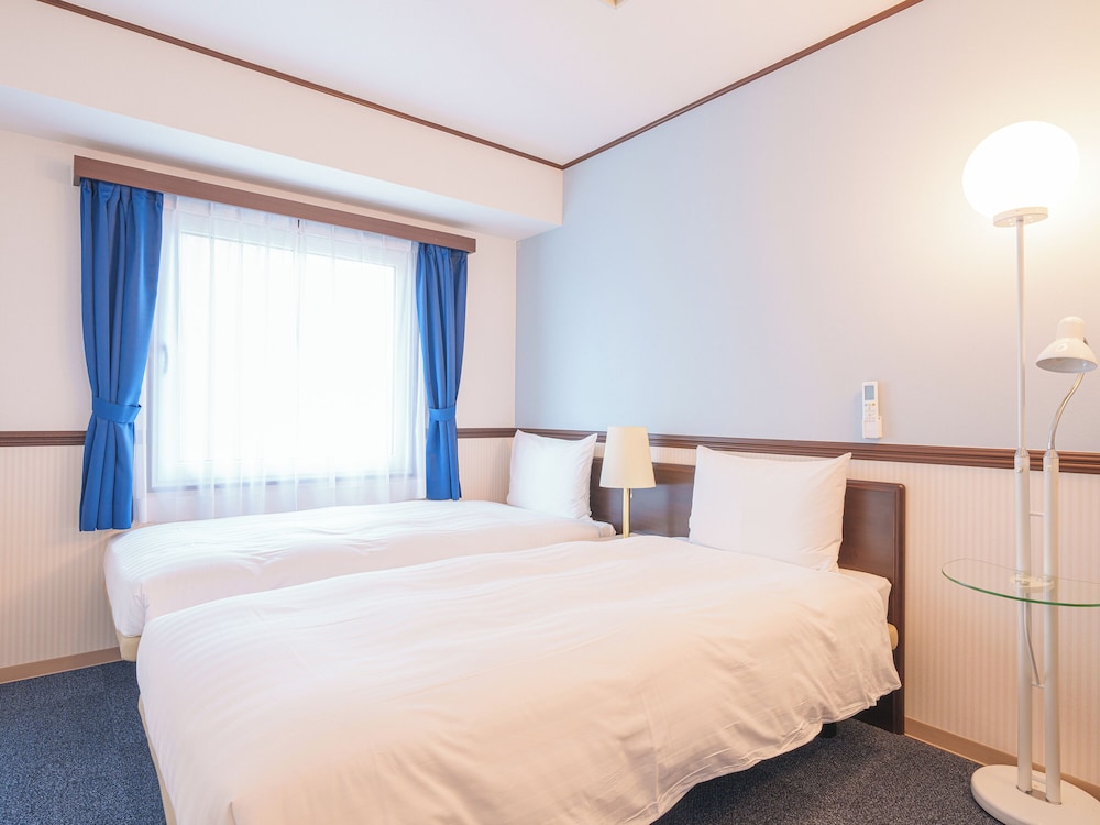Economy Twin Room, Smoking