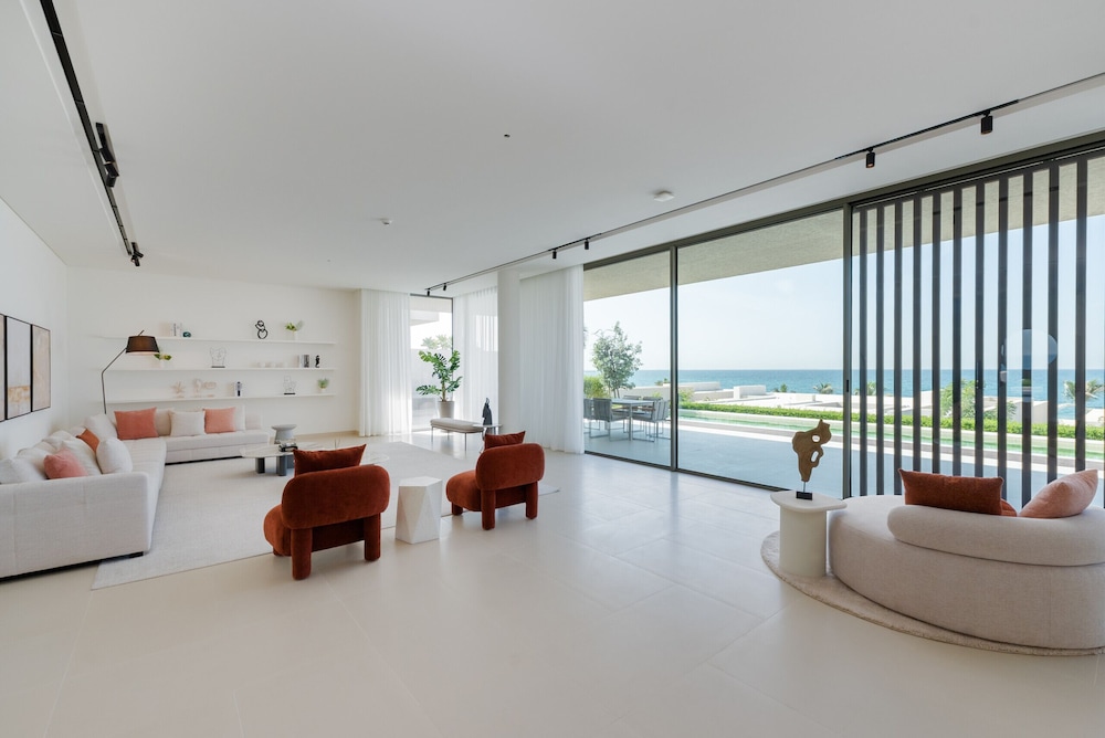 Villa photo 2