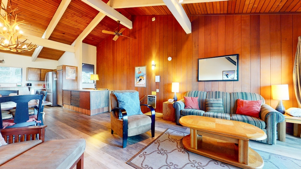 Condo, 2 Bedrooms