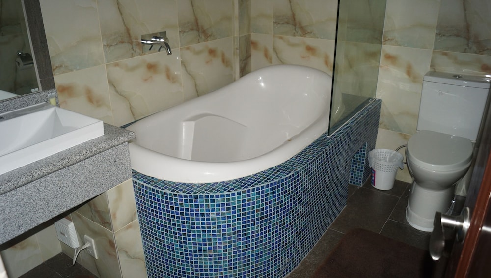 Penthouse Suite - Photo 7