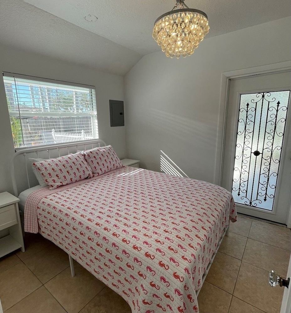 House, 2 Bedrooms photo 3