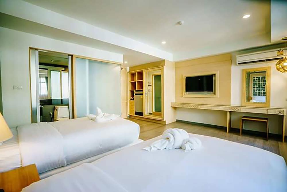 Deluxe Twin Room photo 3