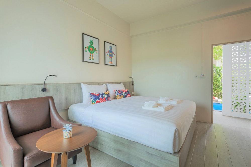 Standard Room, 1 King Bed, Ground Floor