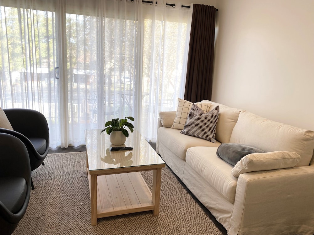 Chardonnay Apartment - Upstairs