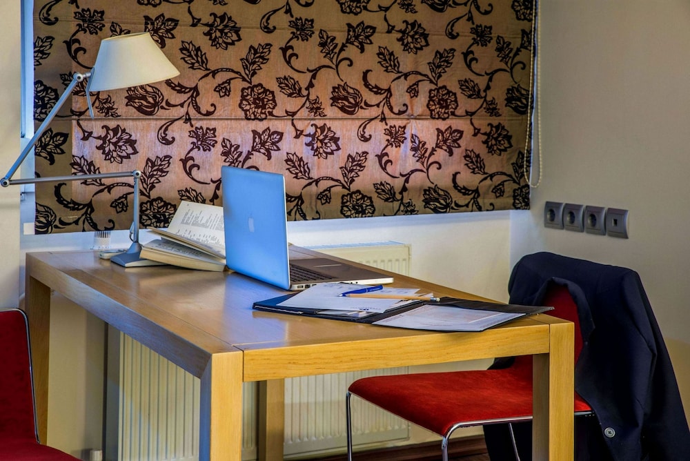 Executive Room - Photo 6