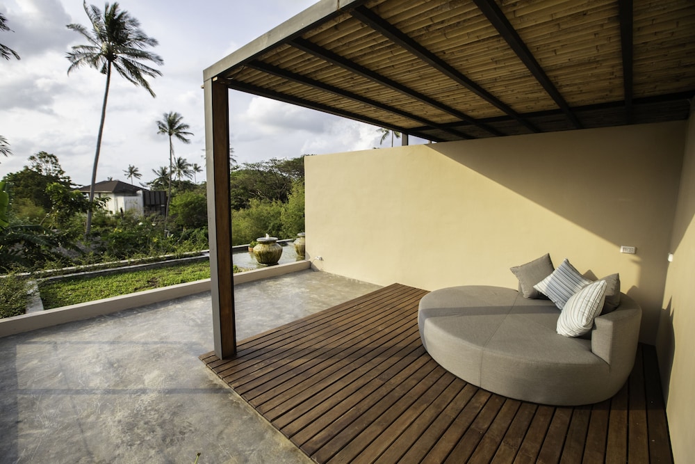 Deluxe Double Room, Partial Sea View photo 2