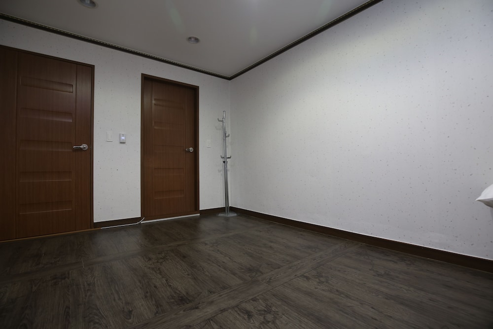 Basic Room photo 2
