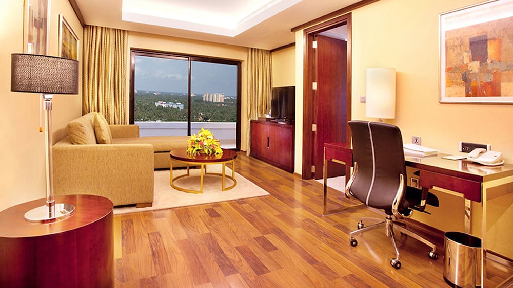 Room, 1 King Bed, Smoking (Living, High Floor) - Photo 12