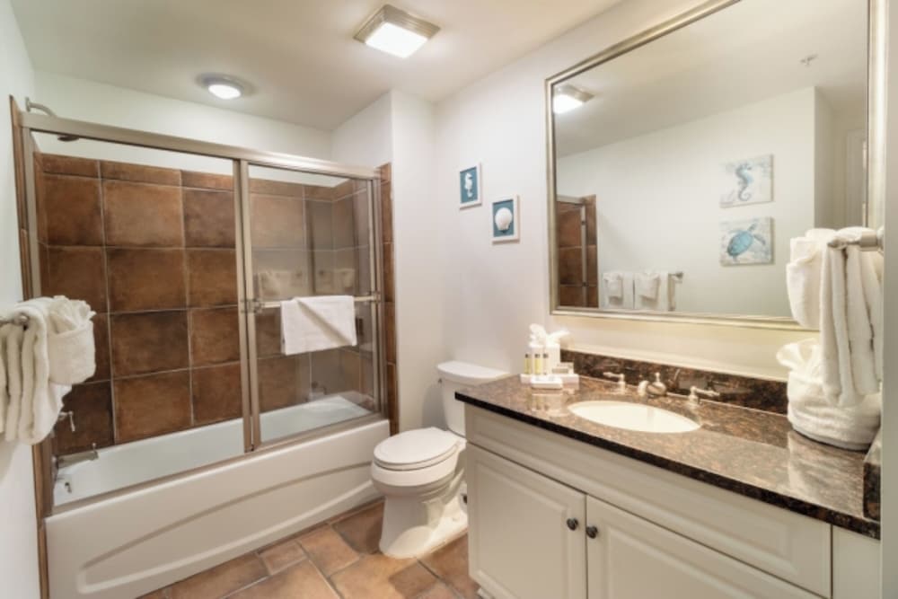 Hampton Oceanfront Two Bedroom Condo King - Photo 4