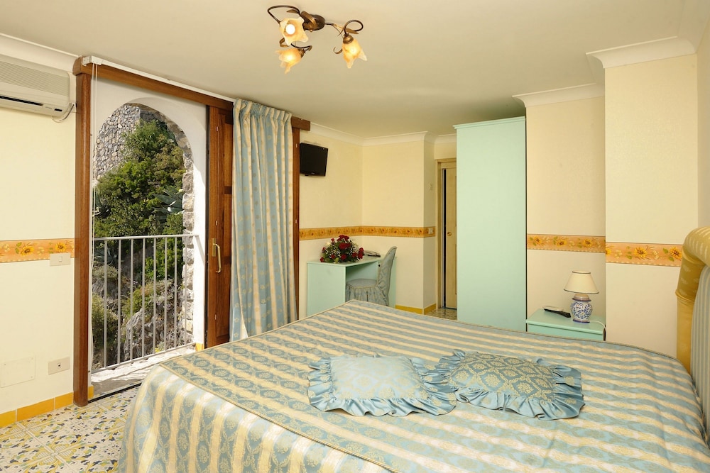 Standard Quadruple Room, 1 Bedroom, Non Smoking, Sea View photo 2