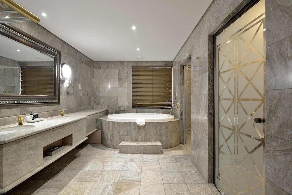 Presidential Suite photo 3