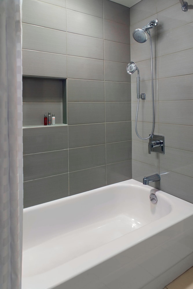 Standard Room, 1 King Bed, Tower (Mobility Accessible, Tub) - Photo 5