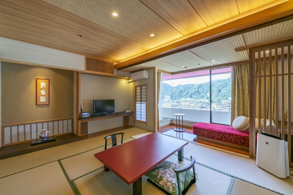 Japanese Suite, Smoking photo 3