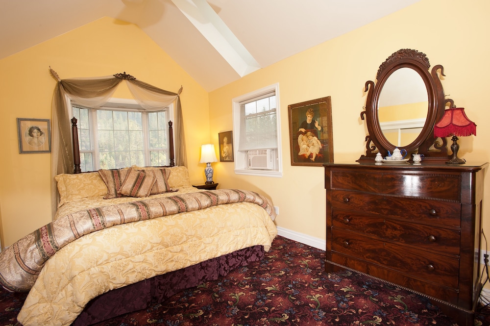Luxury Cottage, 1 Bedroom, Jetted Tub, River View photo 2