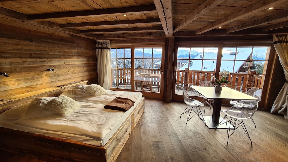 Suite, Balcony, Mountain View (South) photo 3