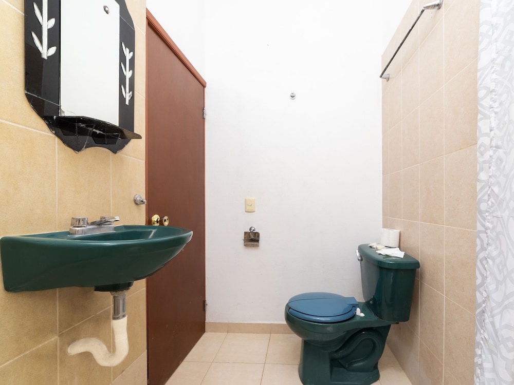 Standard Room, 2 Double Beds - Photo 9