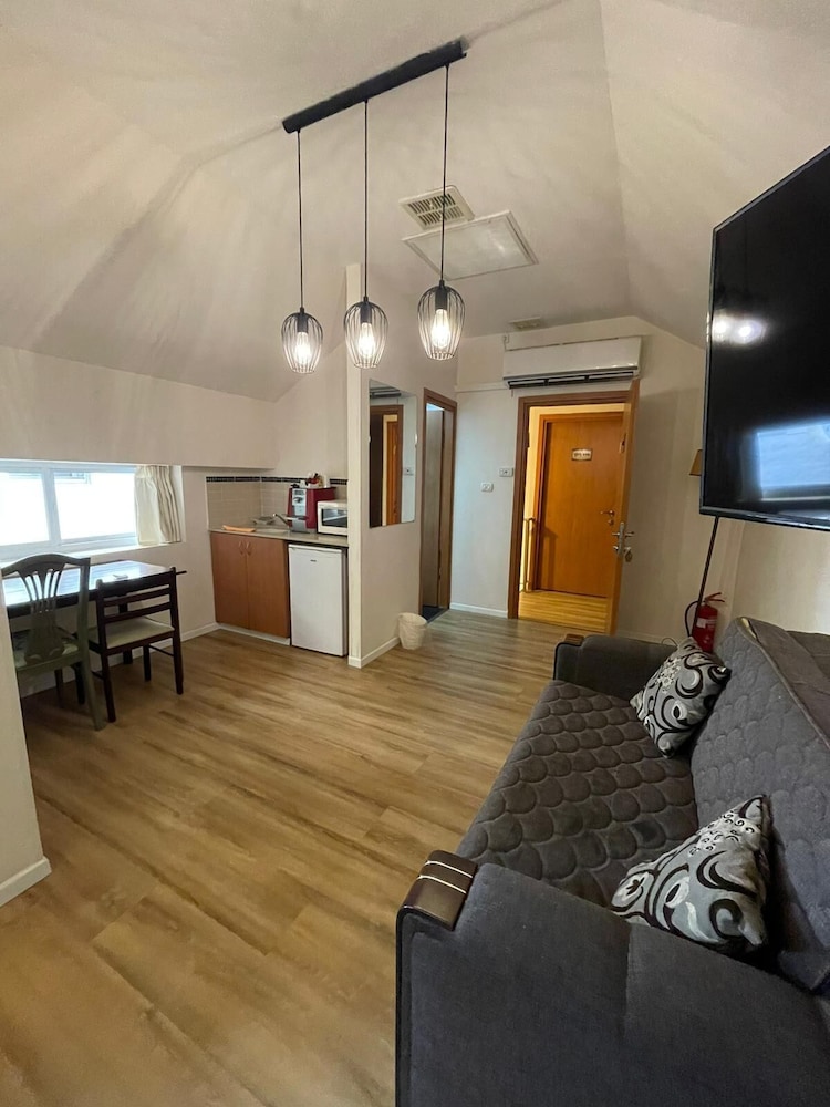 Suite, Kitchenette - Photo 3