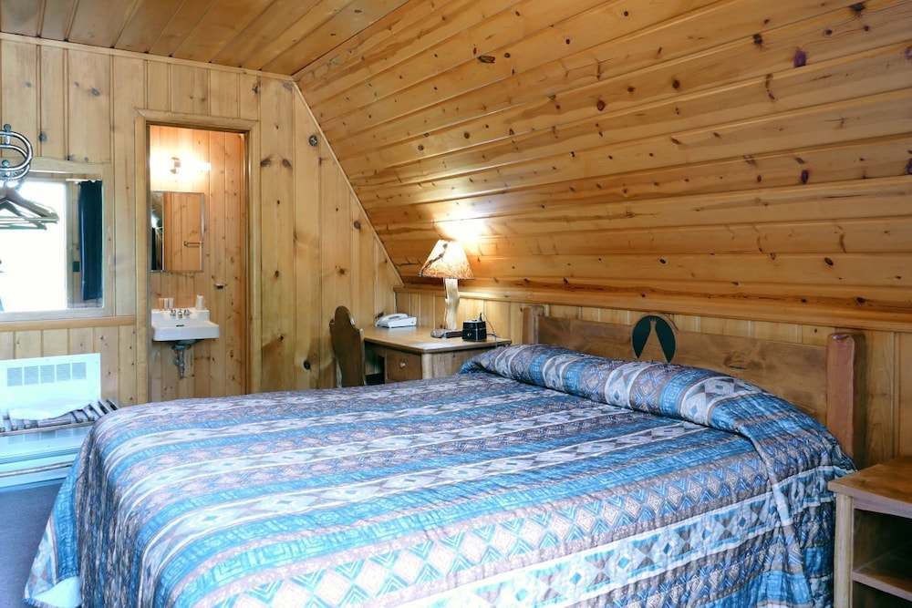 Standard Room, 1 Queen Bed