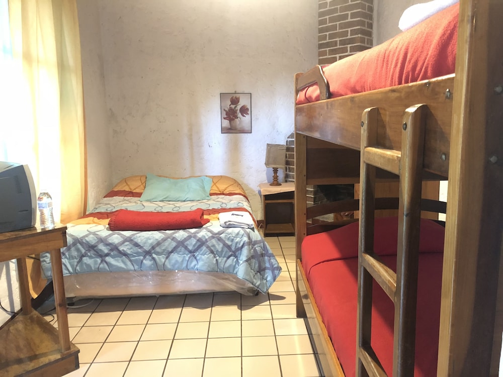 Classic Twin Room, 2 Twin Beds, Non Smoking photo 3