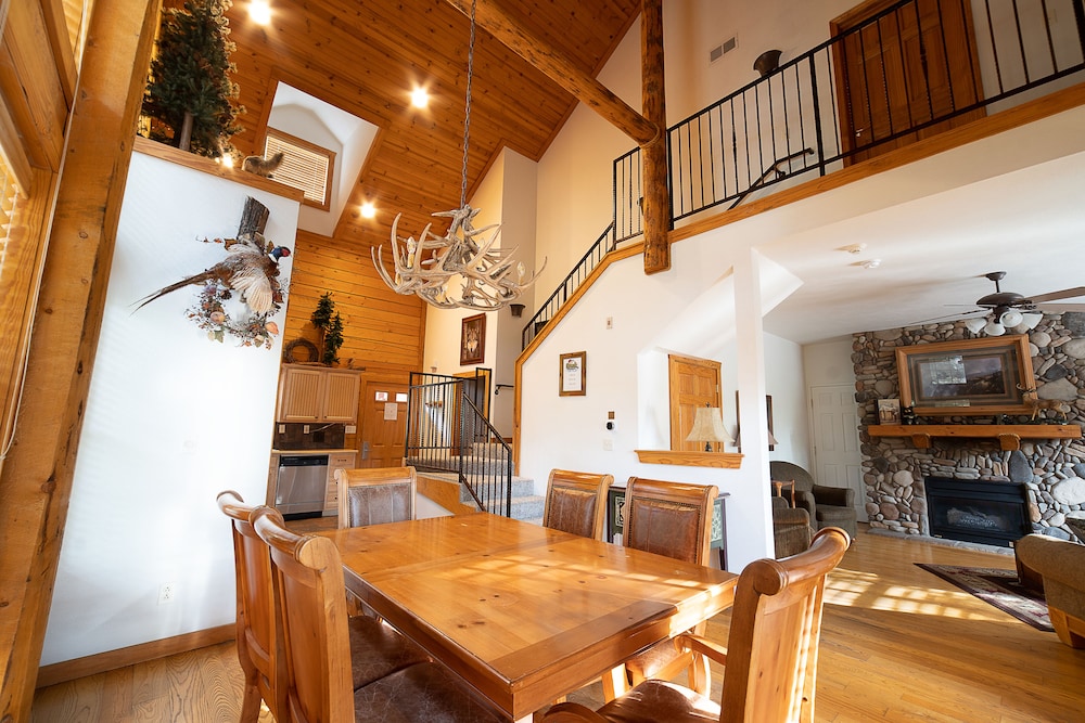 Grand Cabin, 4 Bedrooms, Terrace photo 3