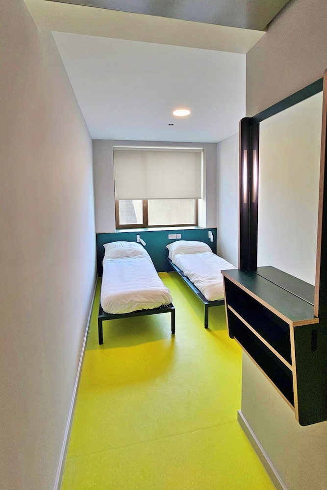 Standard Twin Room, Private Bathroom photo 2
