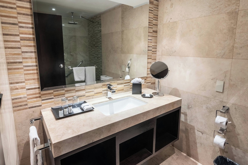 Room, 2 Double Beds, Mobility Accessible (Roll-In Shower) photo 2