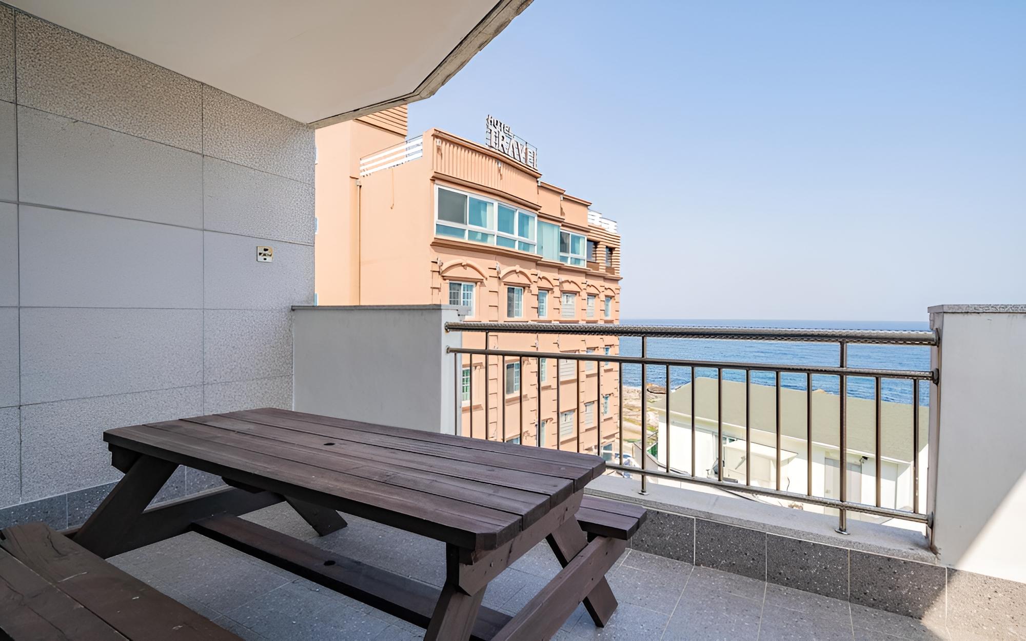 Room (Donghae 606 (15 rooms/wide ocean view) - Photo 6