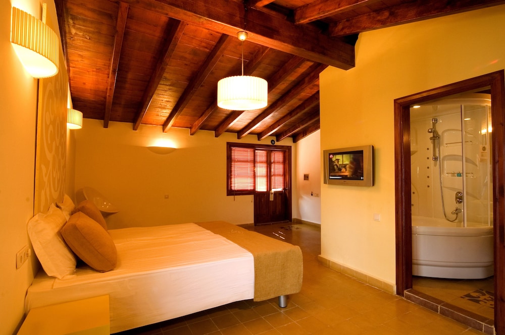 Premier Side Sea View Room - Photo 1