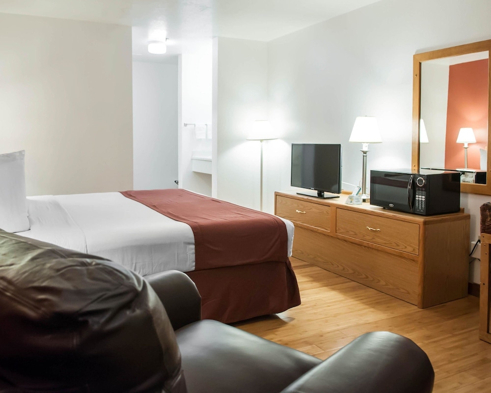 Standard Room, 1 King Bed, Non Smoking - Photo 3