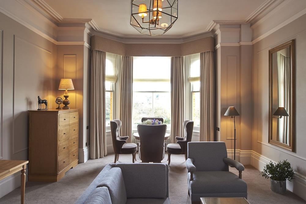 Signature Suite, City View - Photo 5