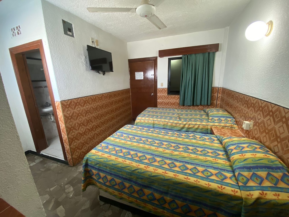 Standard Twin Room - Photo 6