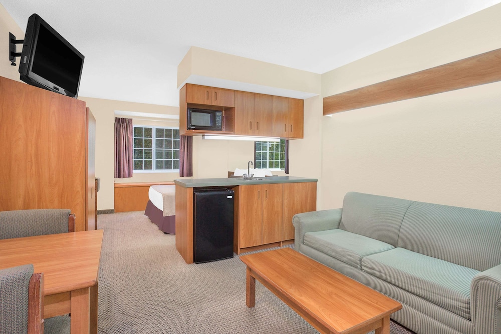 Studio Suite, 1 Queen Bed, Non Smoking - Photo 3