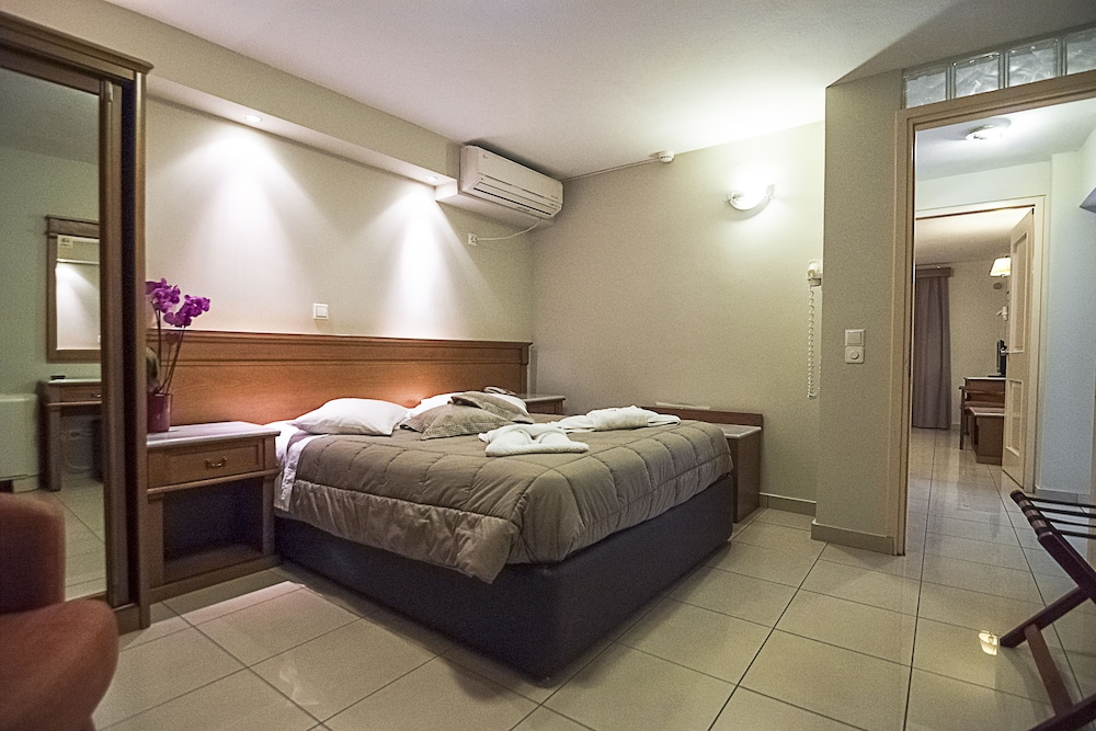 Quadruple Room with Spa Bath - Photo 1