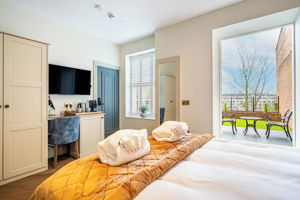 Classic Room, 1 King Bed, Garden Area