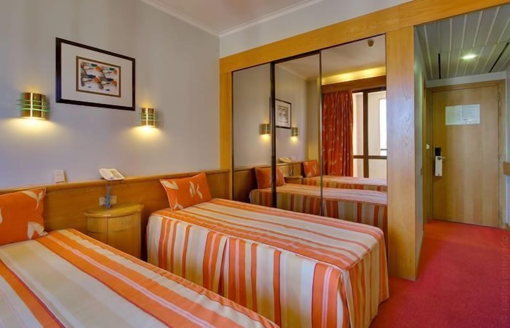 Standard Twin Room - Photo 1
