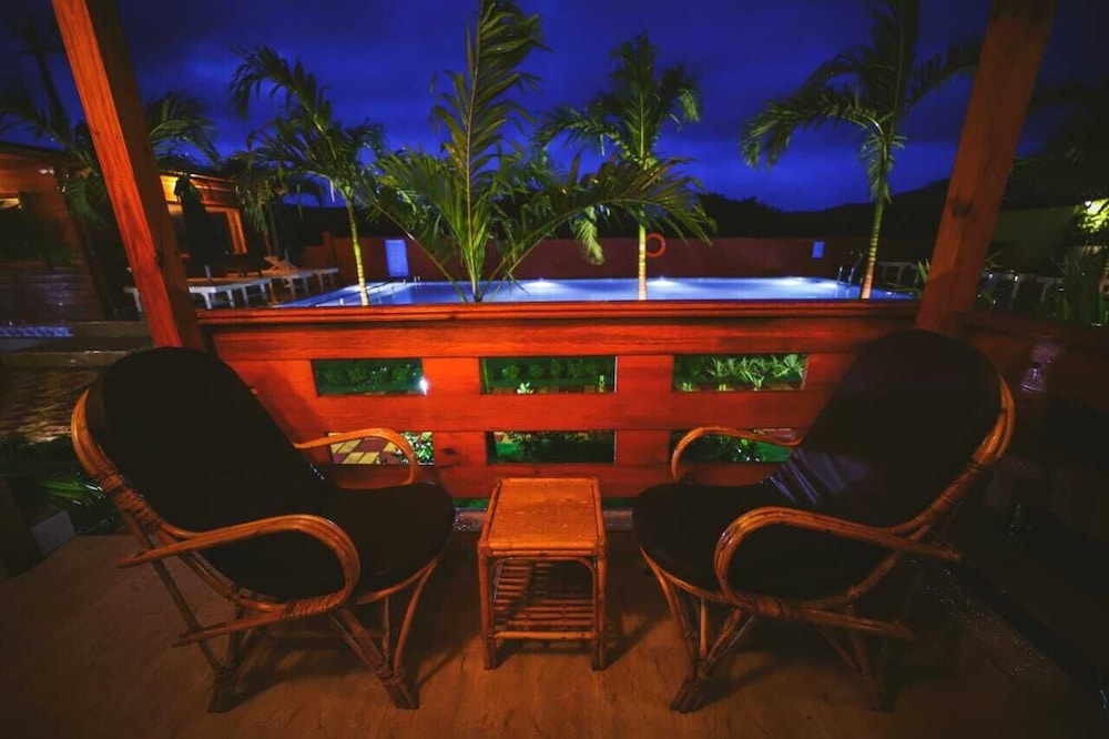 Luxurious Wooden Cottages with Pool View - Photo 3