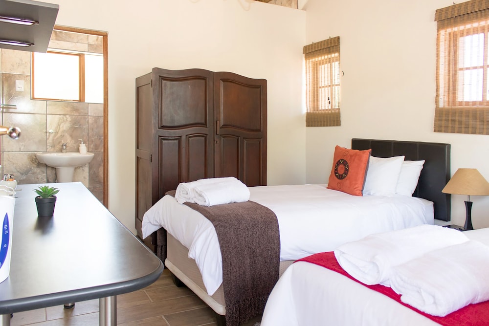 Standard Twin Room, 2 Twin Beds, Ensuite, Garden View photo 2