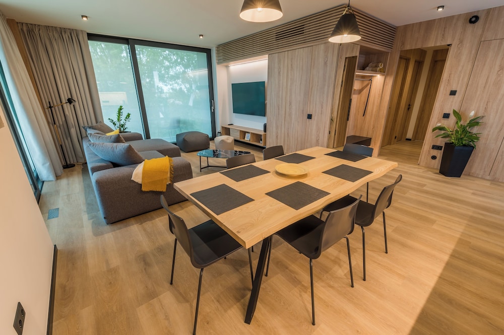 Superior Apartment, Lake View photo 3