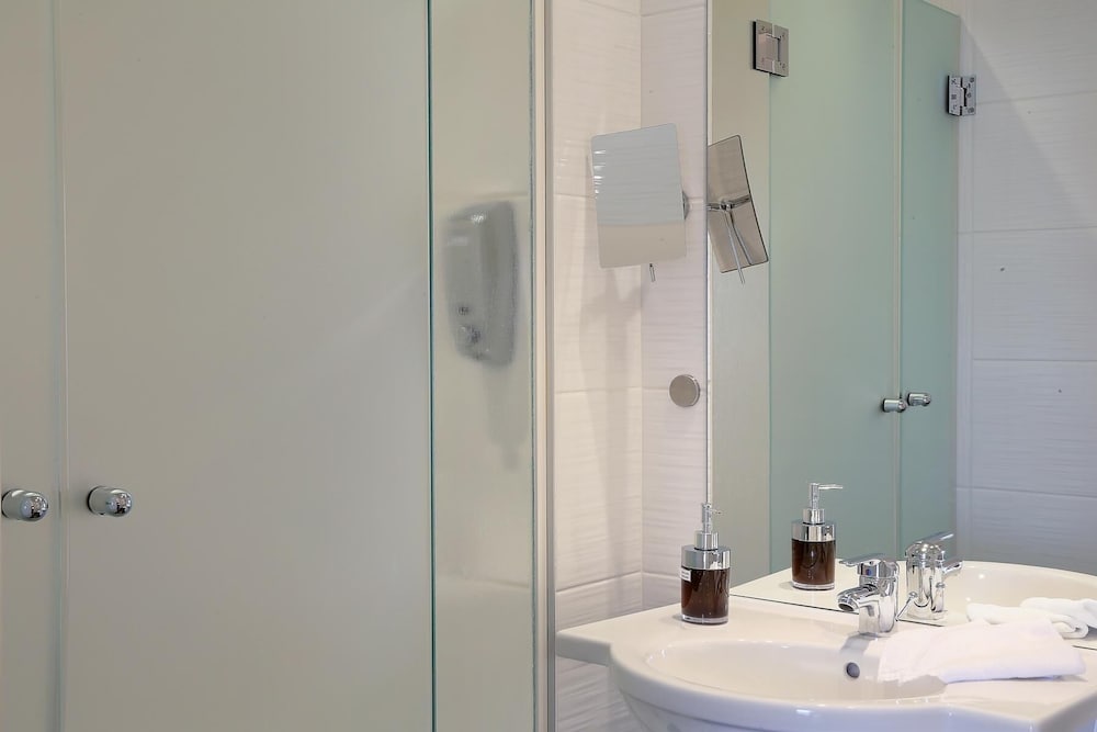 Chambre Confort, 1 grand lit, non-fumeurs